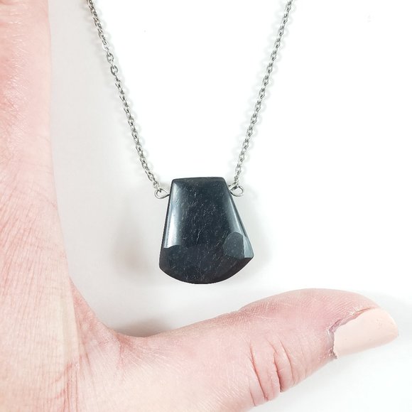 Black Onyx Facted Pendant 20" Necklace - Picture 3 of 5